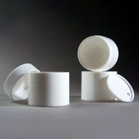 Pots de crème cosmétique